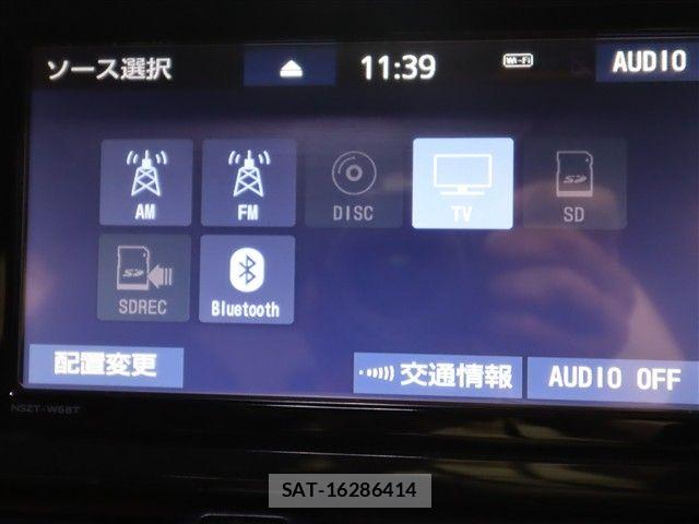 Toyota C-HR 2018-11 6212452-16