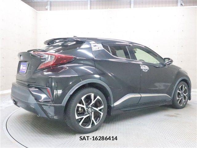 Toyota C-HR 2018-11 6212452-1