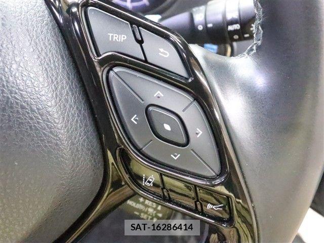 Toyota C-HR 2018-11 6212452-22
