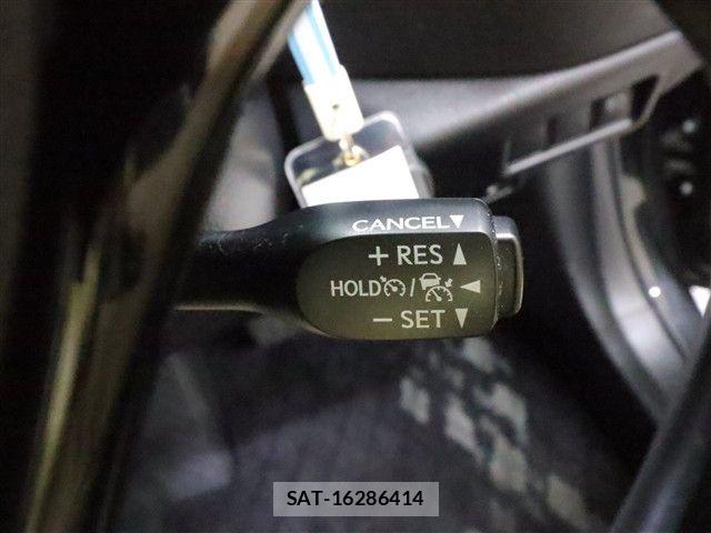 Toyota C-HR 2018-11 6212452-23
