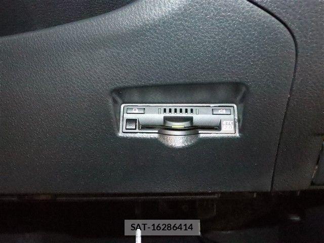 Toyota C-HR 2018-11 6212452-24
