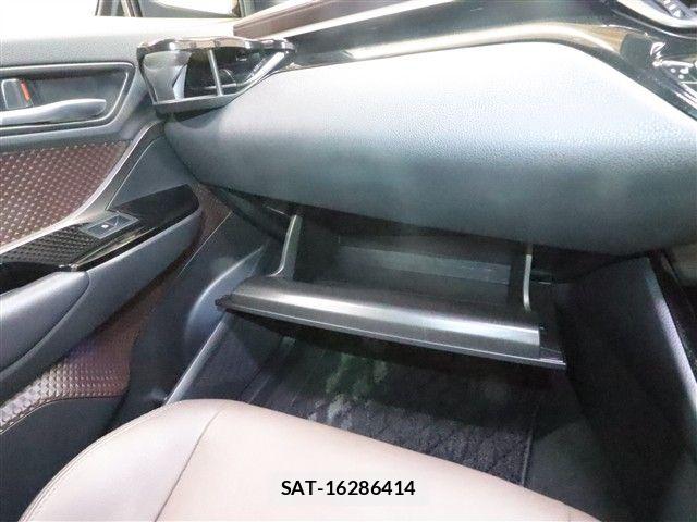 Toyota C-HR 2018-11 6212452-26