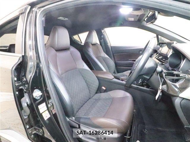 Toyota C-HR 2018-11 6212452-3