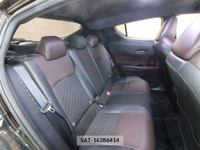 Toyota C-HR 2018-11 6212452-4