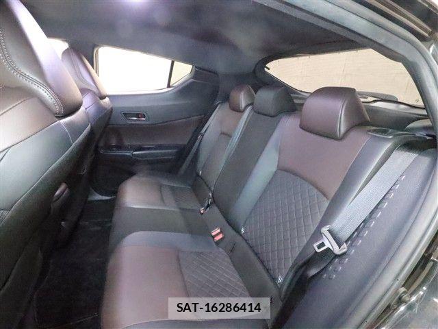 Toyota C-HR 2018-11 6212452-6