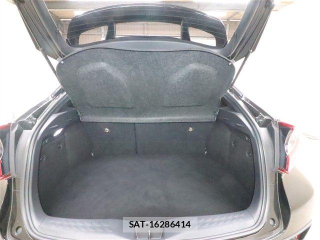 Toyota C-HR 2018-11 6212452-7