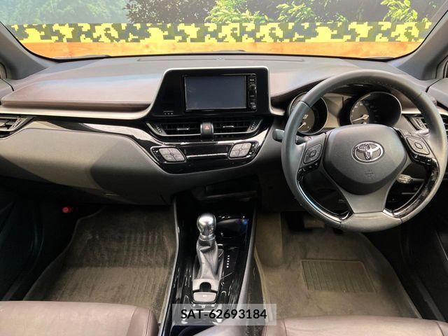 Toyota C-HR 2017-05 6242771-1