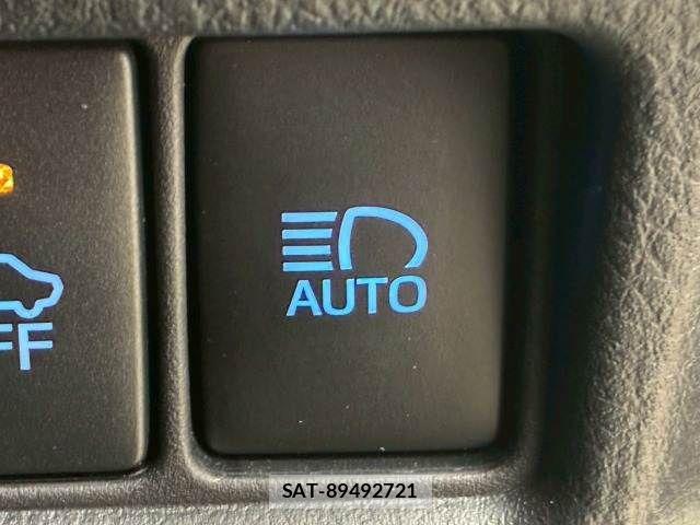 Toyota C-HR 2017-03 6275973-5