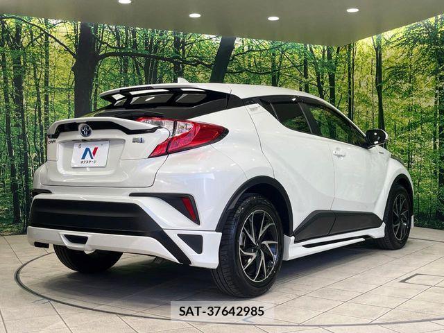 Toyota C-HR 2016-12 6544436-16