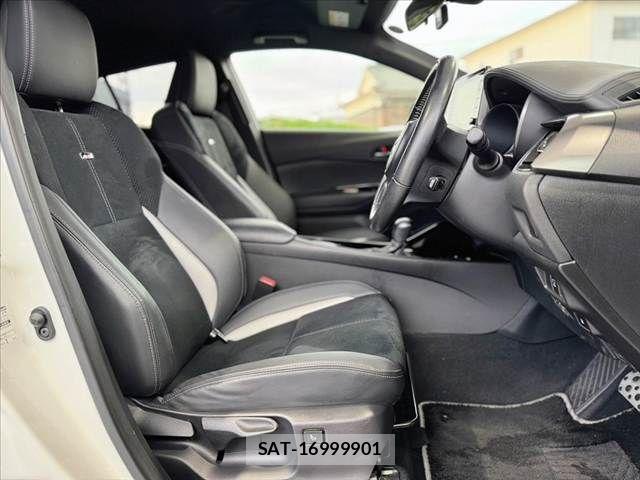 Toyota C-HR 2020-01 6611022-14