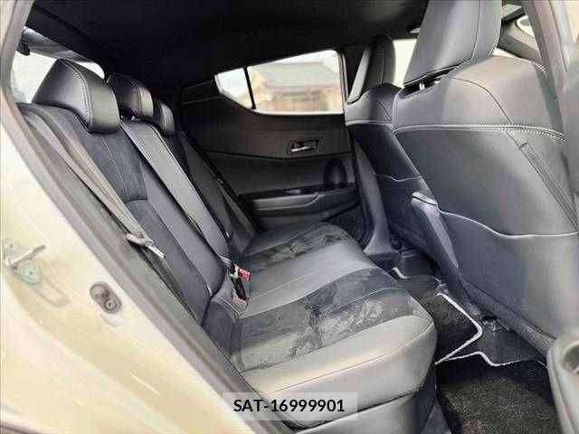 Toyota C-HR 2020-01 6611022-15