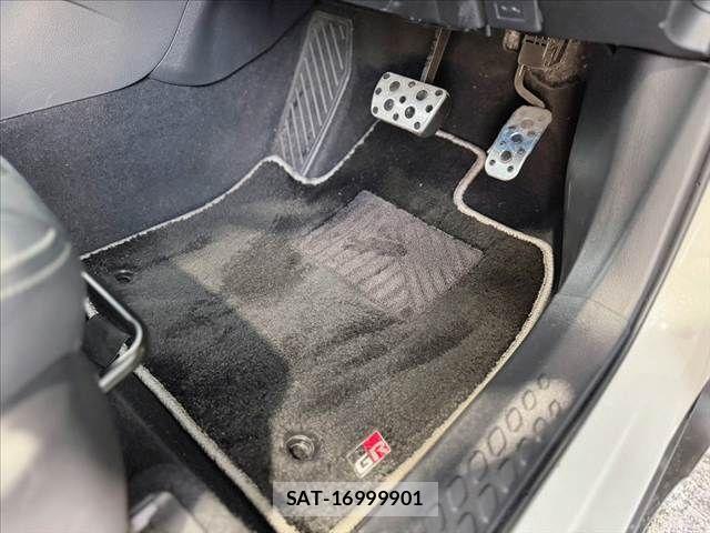 Toyota C-HR 2020-01 6611022-27