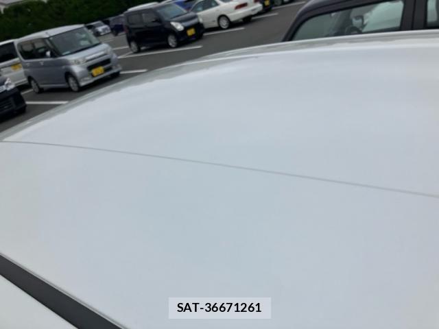 Toyota C-HR 2017-11 6641346-9