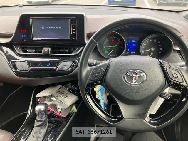 Toyota C-HR 2017-11 6641346-14