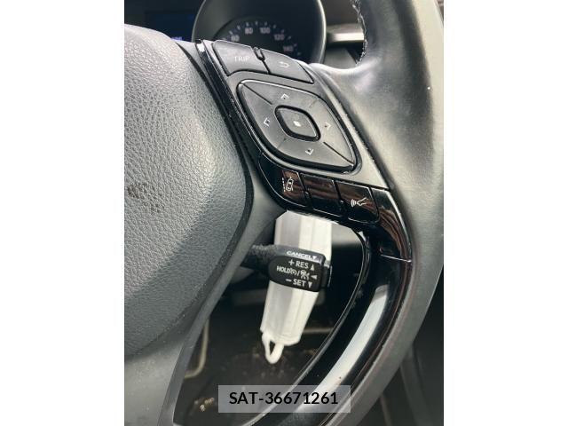 Toyota C-HR 2017-11 6641346-15
