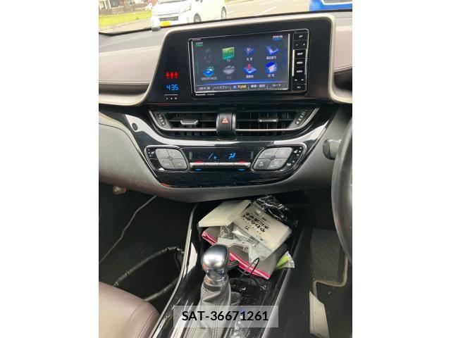 Toyota C-HR 2017-11 6641346-16
