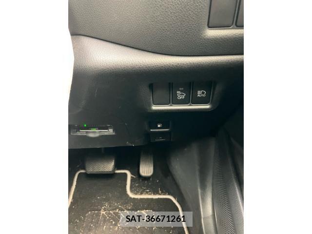Toyota C-HR 2017-11 6641346-18