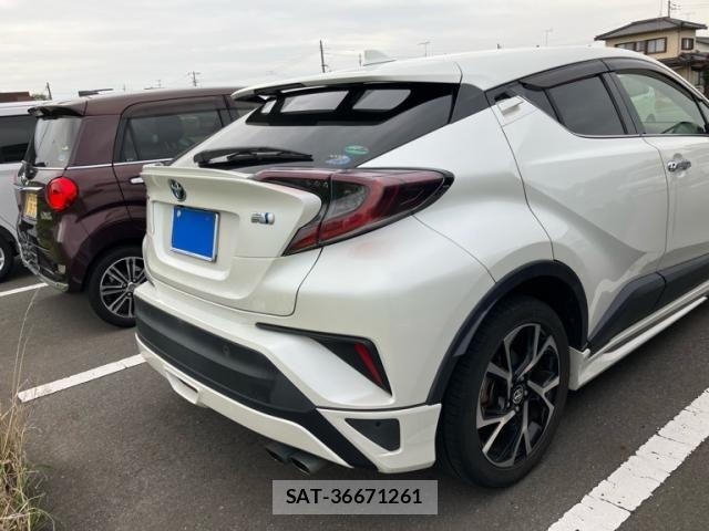 Toyota C-HR 2017-11 6641346-1