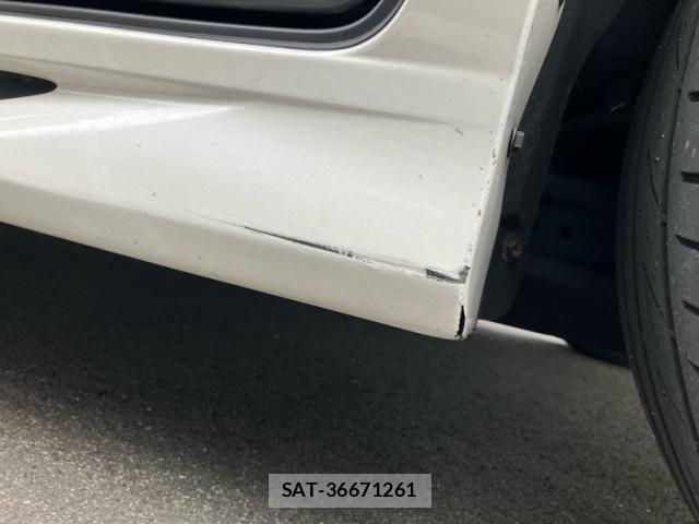 Toyota C-HR 2017-11 6641346-23