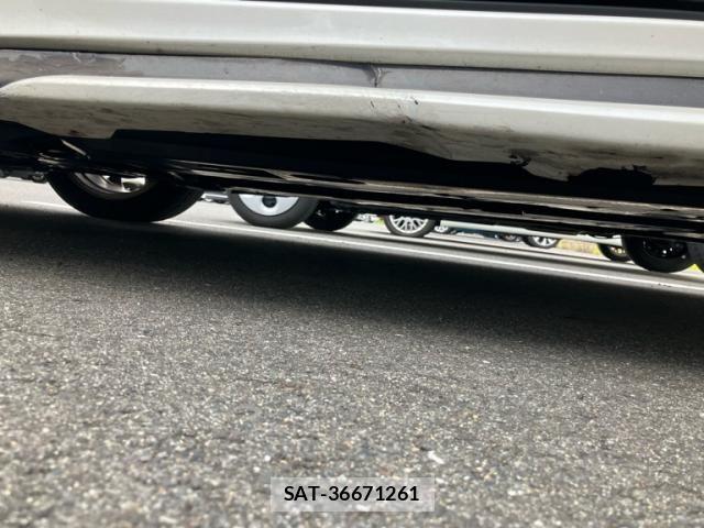 Toyota C-HR 2017-11 6641346-28