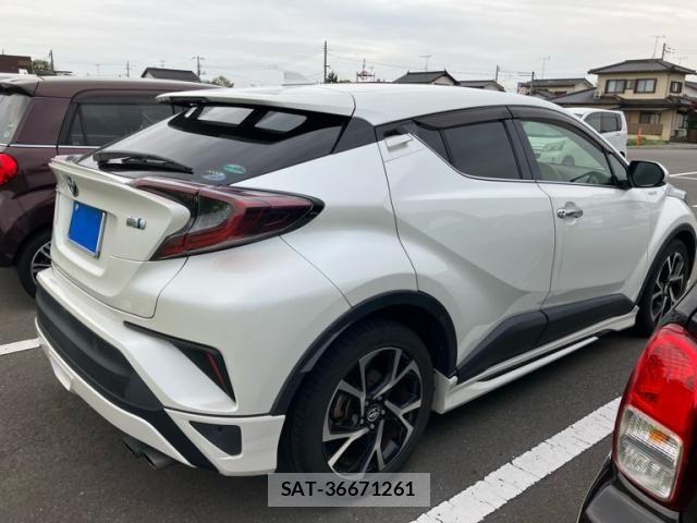 Toyota C-HR 2017-11 6641346-4