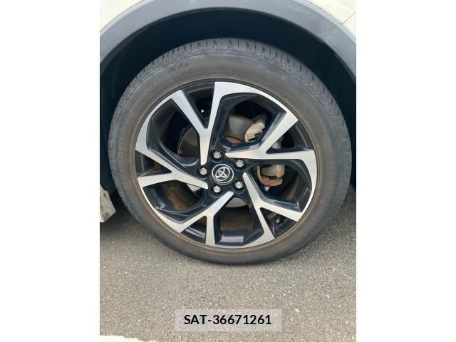 Toyota C-HR 2017-11 6641346-6