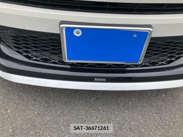 Toyota C-HR 2017-11 6641346-8