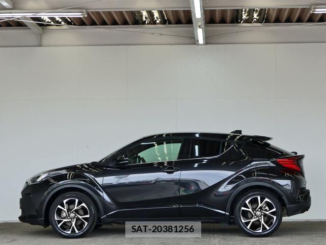 Toyota C-HR 2023-02 6641344-11