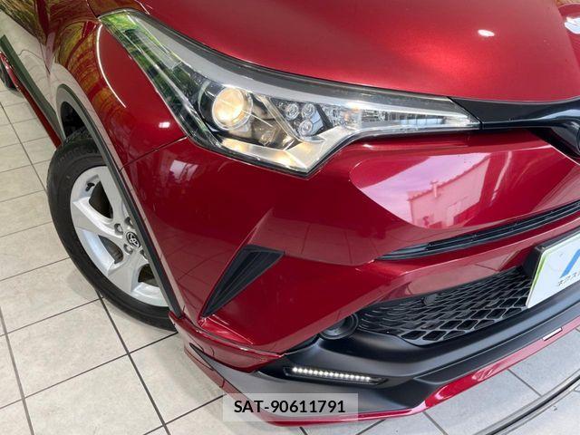 Toyota C-HR 2017-10 6670822-11
