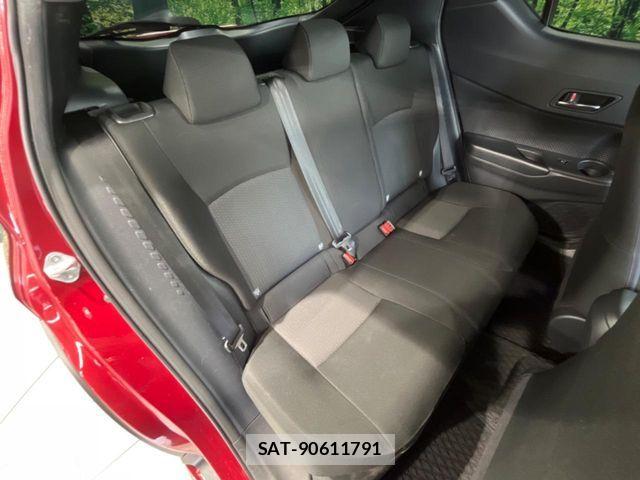Toyota C-HR 2017-10 6670822-8