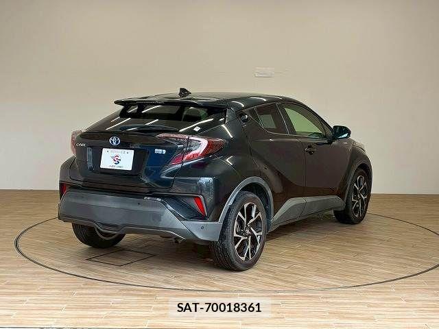 Toyota C-HR 2017-03 6670815-14