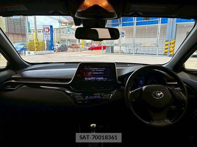 Toyota C-HR 2017-03 6670815-2