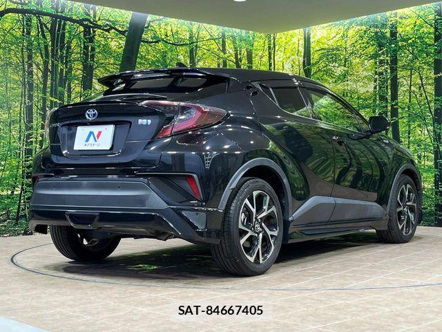 Toyota C-HR 2017-05 6675351-16