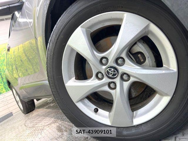 Toyota C-HR 2017-02 6675359-11