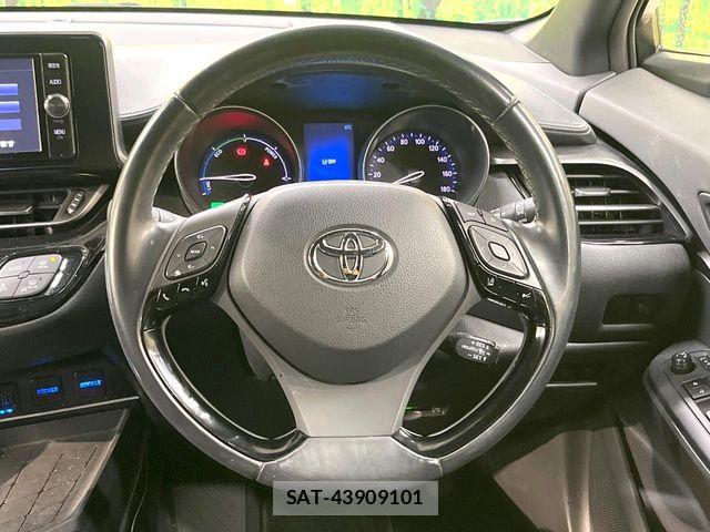 Toyota C-HR 2017-02 6675359-12
