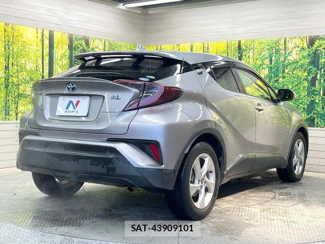 Toyota C-HR 2017-02 6675359-16