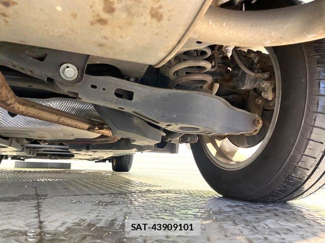Toyota C-HR 2017-02 6675359-19