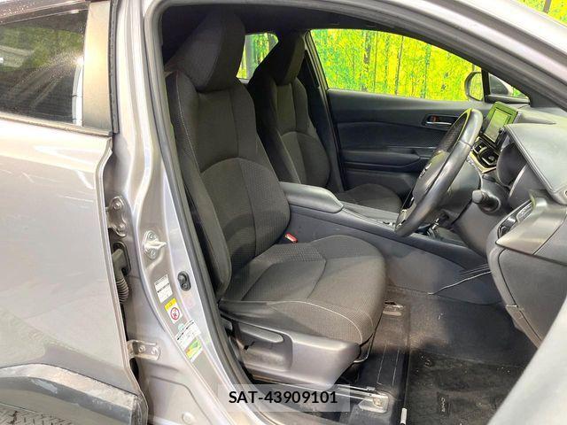Toyota C-HR 2017-02 6675359-7