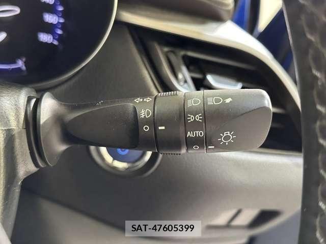 Toyota C-HR 2017-11 6690945-11