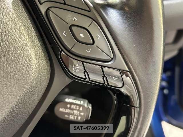 Toyota C-HR 2017-11 6690945-13