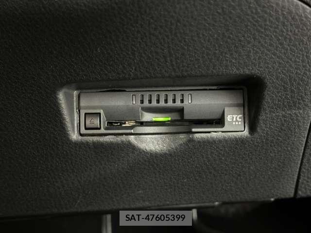 Toyota C-HR 2017-11 6690945-16