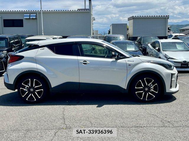 Toyota C-HR 2020-01 6715818-19