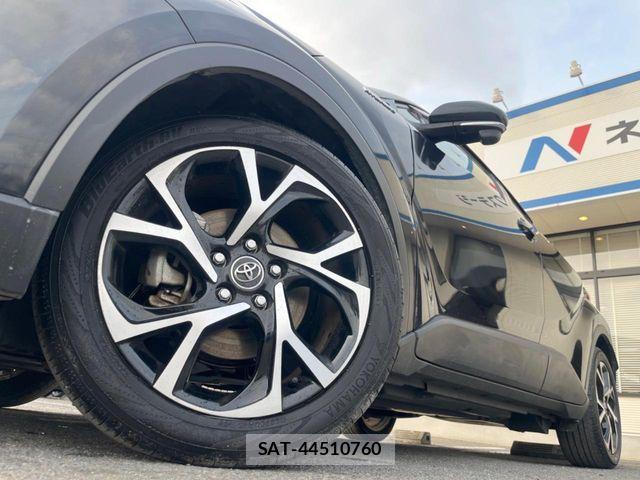 Toyota C-HR 2018-10 6715821-12