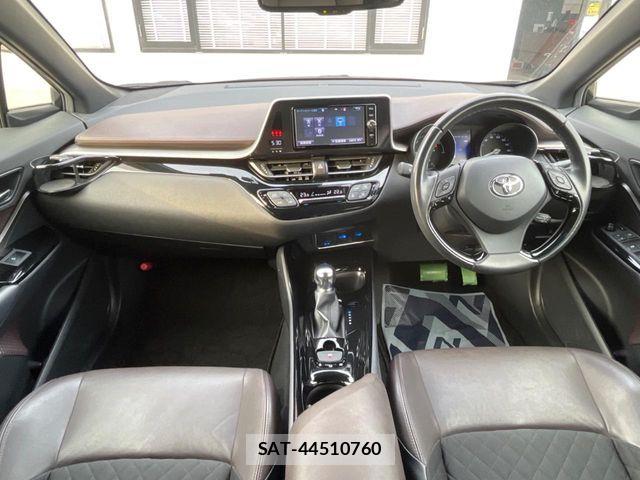 Toyota C-HR 2018-10 6715821-1
