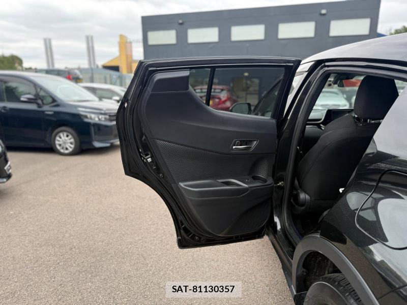 Toyota C-HR 2018-02 1305389-9