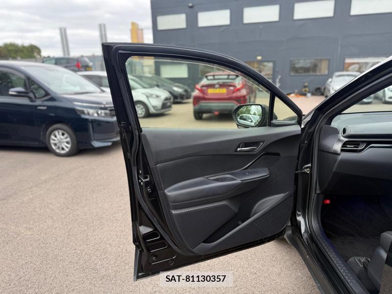 Toyota C-HR 2018-02 1305389-10
