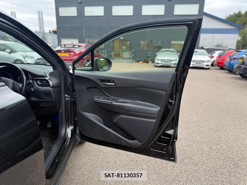 Toyota C-HR 2018-02 1305389-11