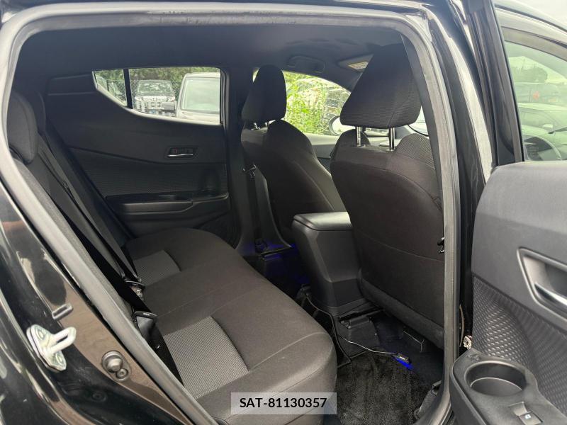 Toyota C-HR 2018-02 1305389-12