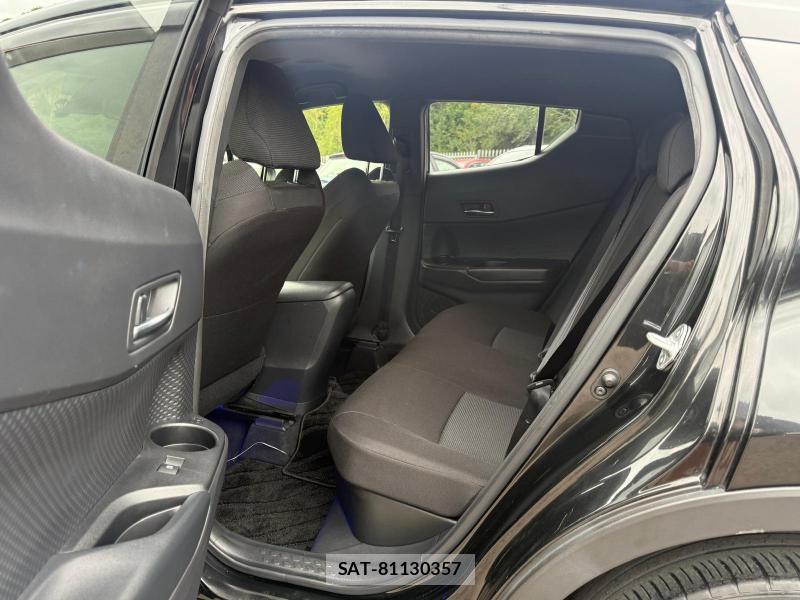 Toyota C-HR 2018-02 1305389-13