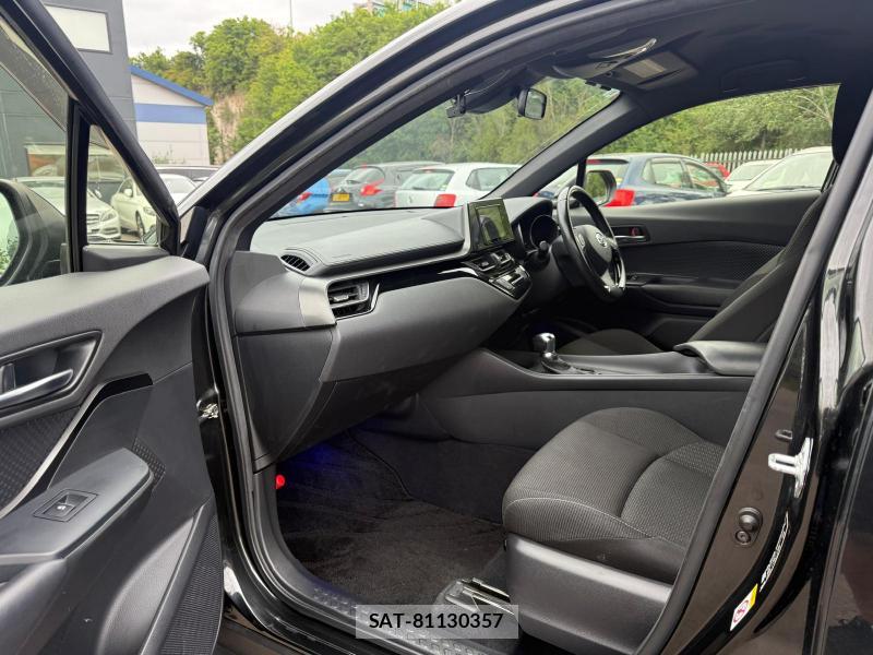 Toyota C-HR 2018-02 1305389-14